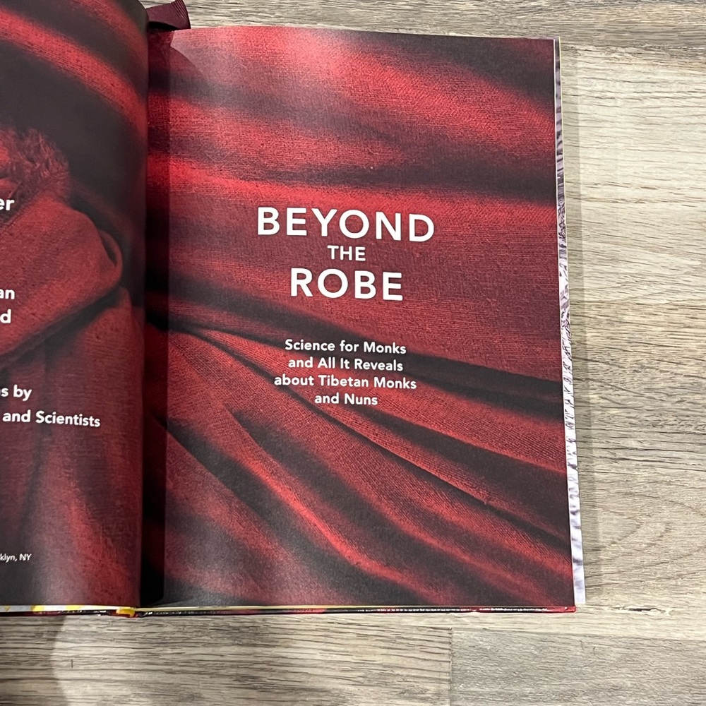 Beyond The Robe - Coffee Table Book - Picture 4 of 6